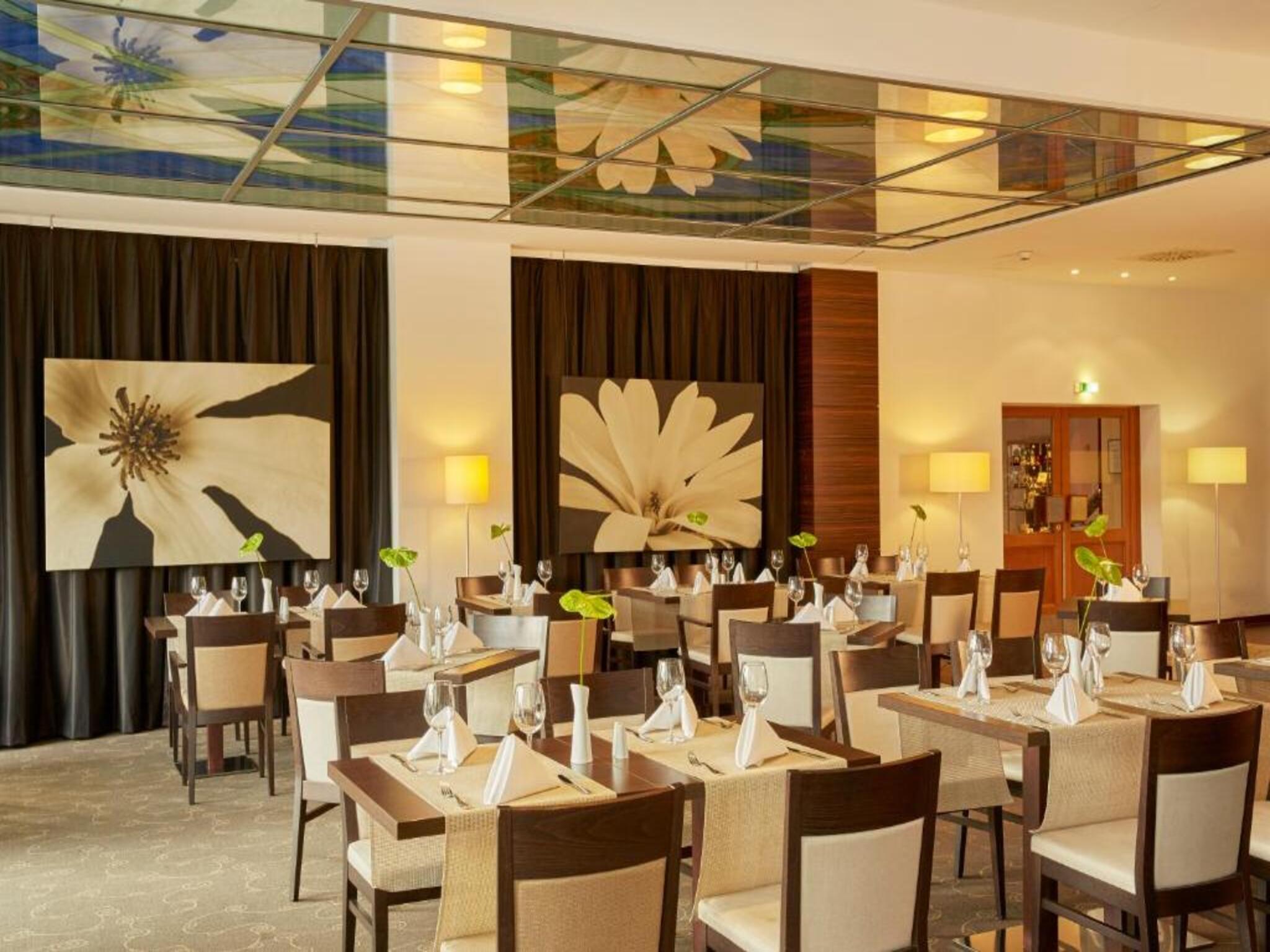 Hotel restaurant