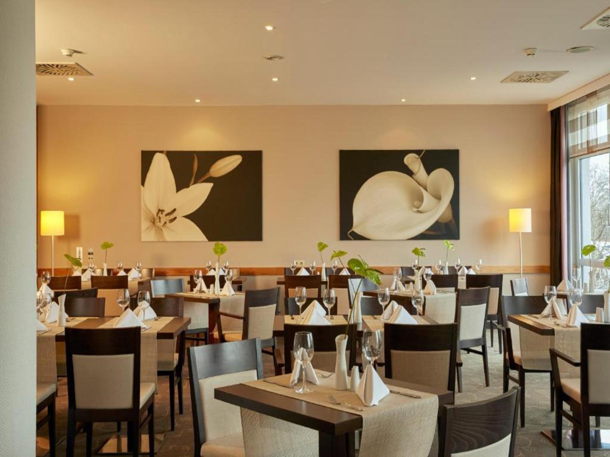 Restaurant and Breakfast Buffet